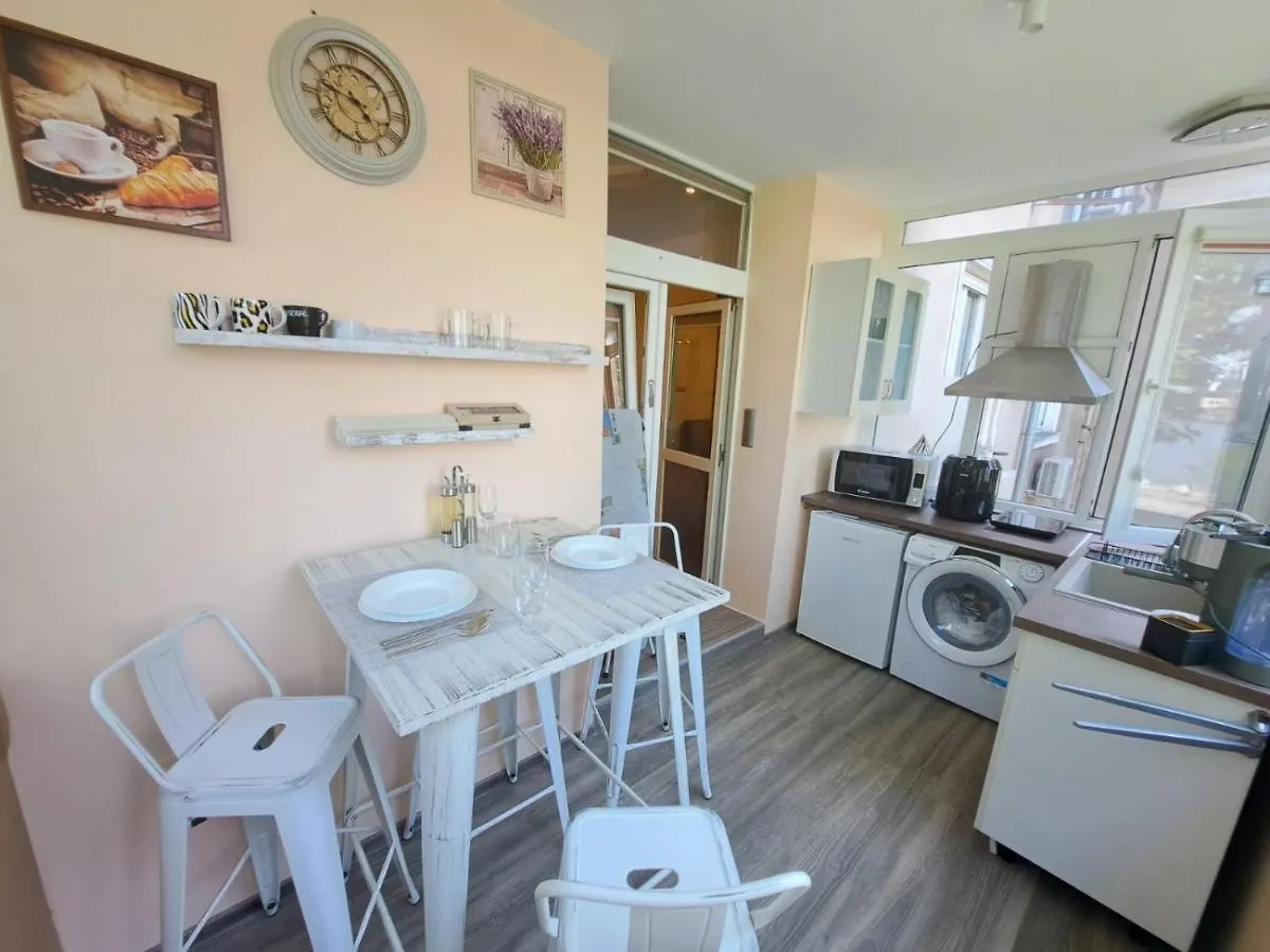 Apartment Sea Vibes Studio - Free Public Parking, Wifi, Cable & Smart Tv, 0,9 Km To Beach Varna Bulgaria